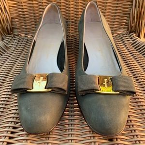 Salvatore Ferragamo Hunter Green Suede Classic Gold Bow Flats Size 7.5